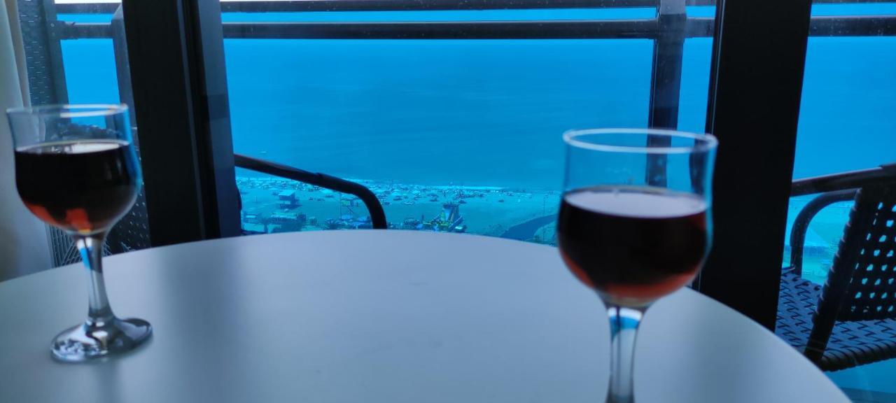 Only Front Sea View, No Side View, Wonderful Panorama, High Floor, Location Guarantee Aparthotel Batumi Kültér fotó