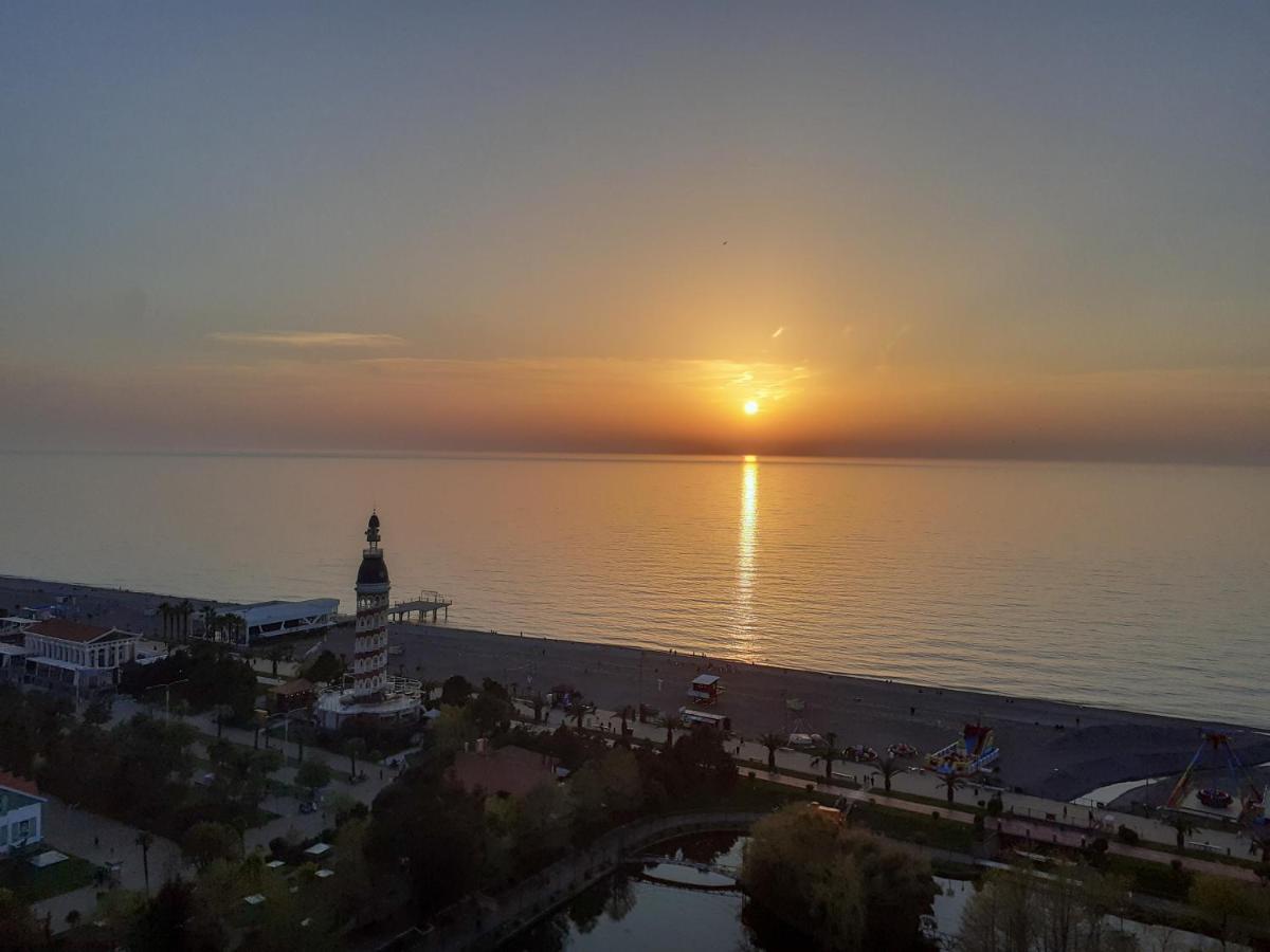 Only Front Sea View, No Side View, Wonderful Panorama, High Floor, Location Guarantee Aparthotel Batumi Kültér fotó