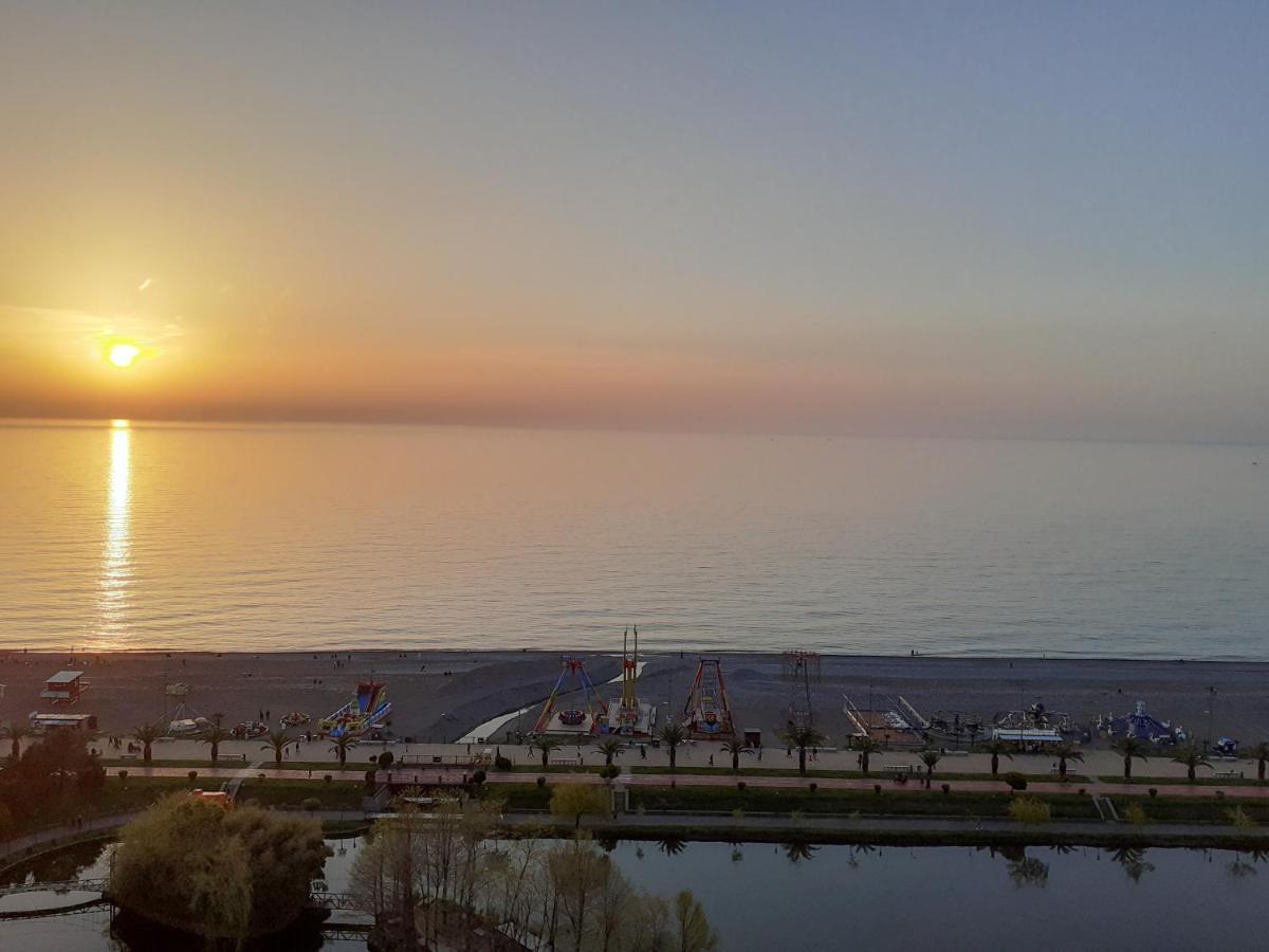 Only Front Sea View, No Side View, Wonderful Panorama, High Floor, Location Guarantee Aparthotel Batumi Kültér fotó