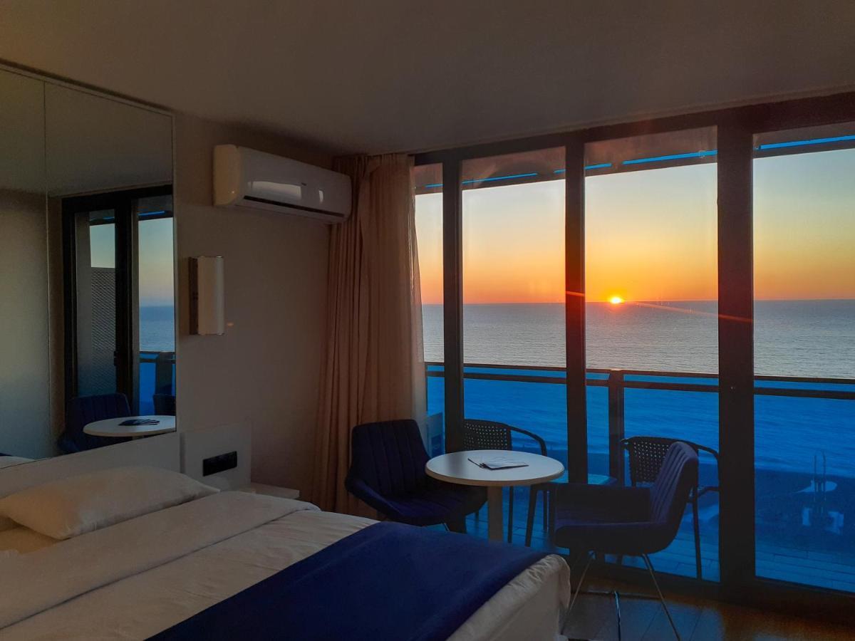 Only Front Sea View, No Side View, Wonderful Panorama, High Floor, Location Guarantee Aparthotel Batumi Kültér fotó
